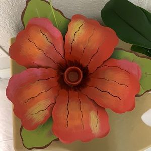 Beautiful Flower candleholder.